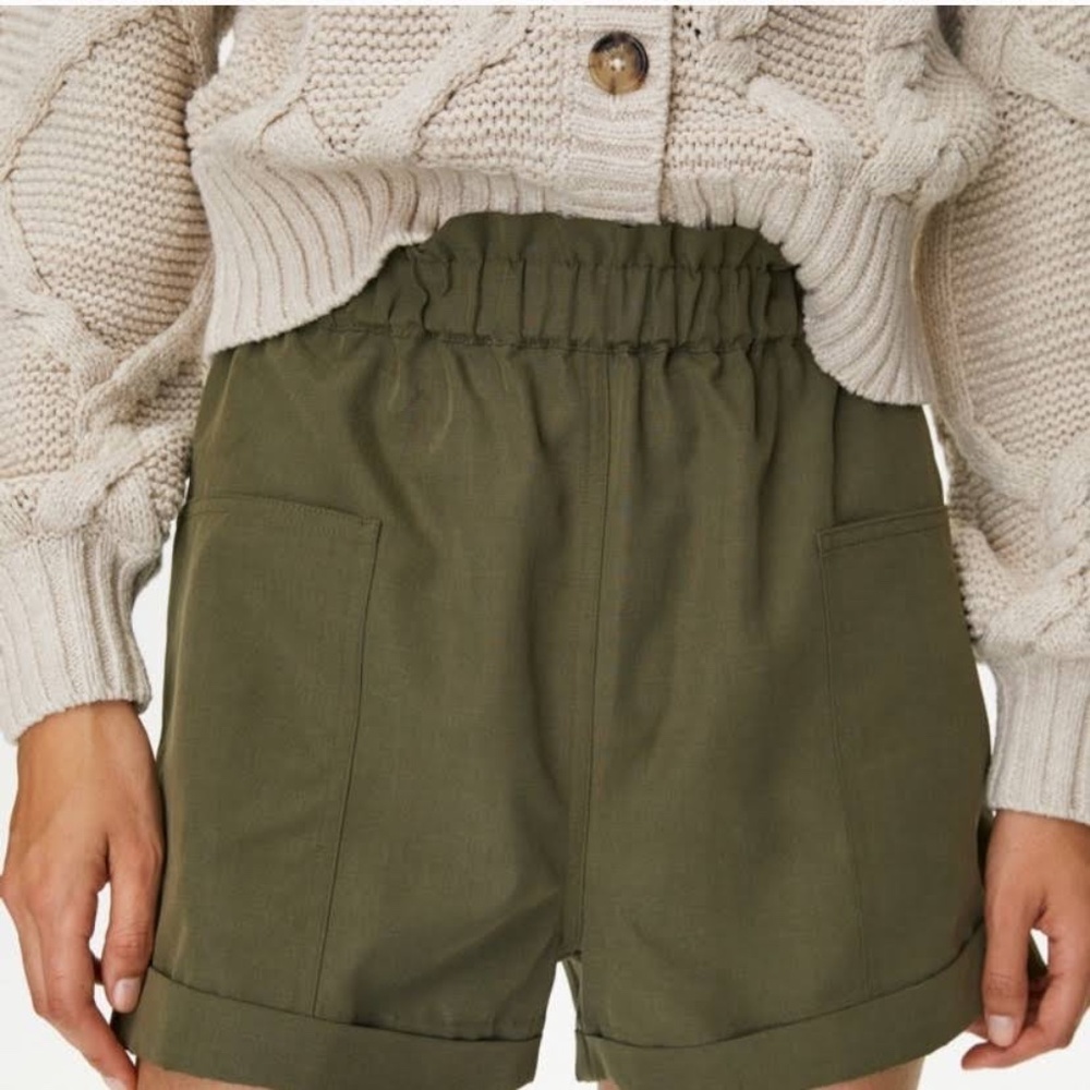 BNWT Aritzia Wilfred BROWN Paper Bag Linen Shorts Size Large